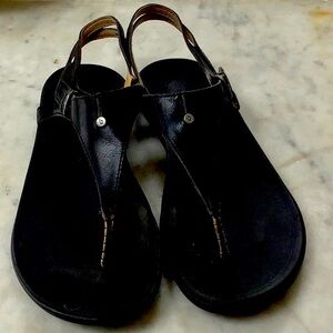 OLUKAI LEATHER THONG SANDALS W 10 EUC BLACK